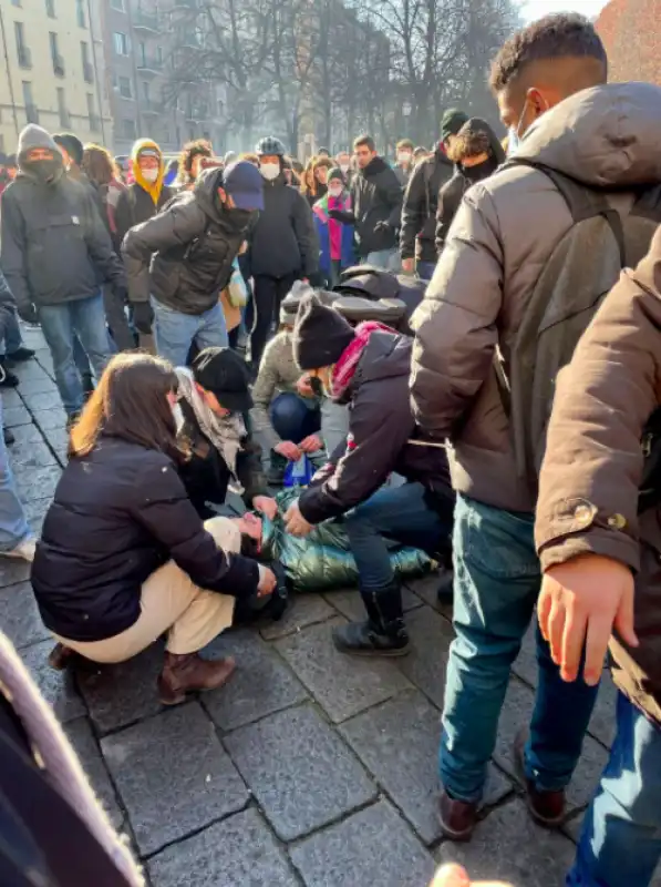 violenza contro la manifestazione degli studenti 6