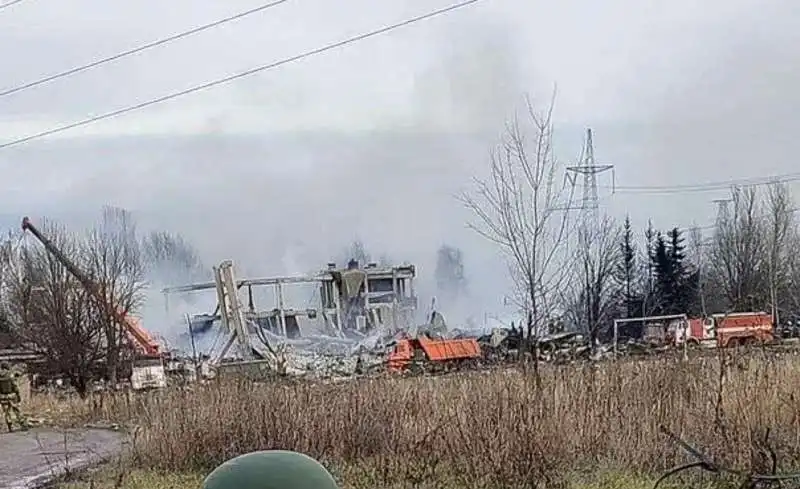 attacco ucraino alla base militare russa di  makiivka.  