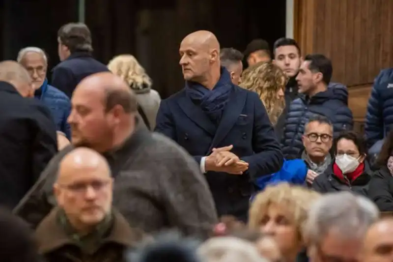 attilio lombardo chicco evani angelo peruzzi gianluca pagliuca fabrizio ravanelli alla messa a cremona per gianluca vialli 