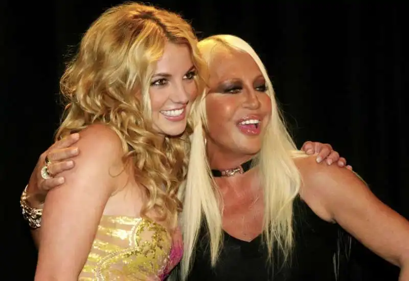 britney spears e donatella versace