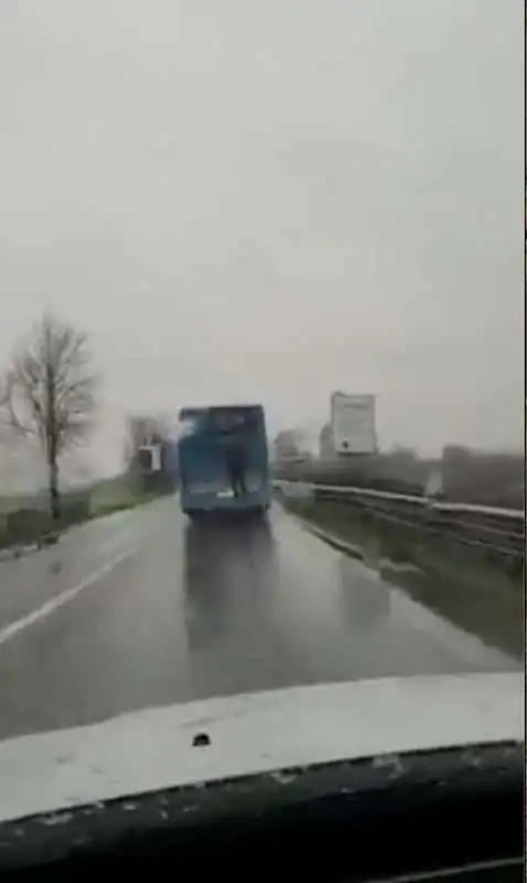 bus surfing a lodi   1