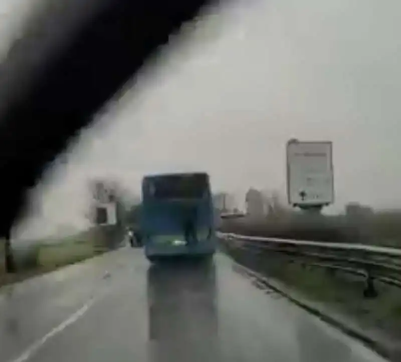 bus surfing a lodi   3