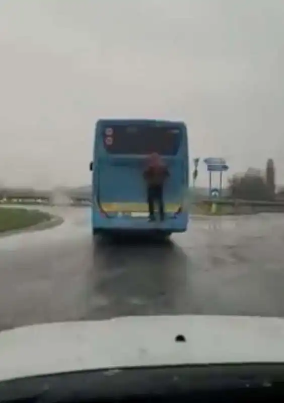 bus surfing a lodi   5