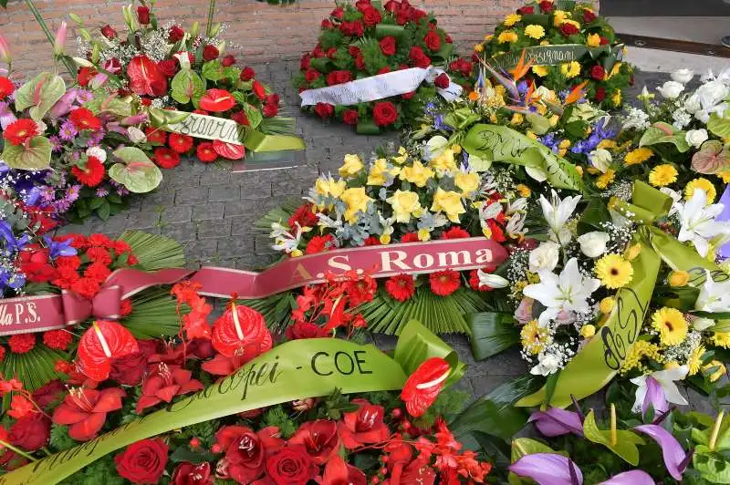 corone di fiori per vincenzo malago