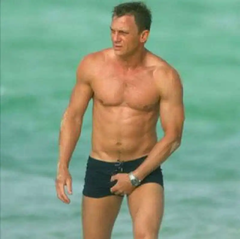 DANIEL CRAIG 