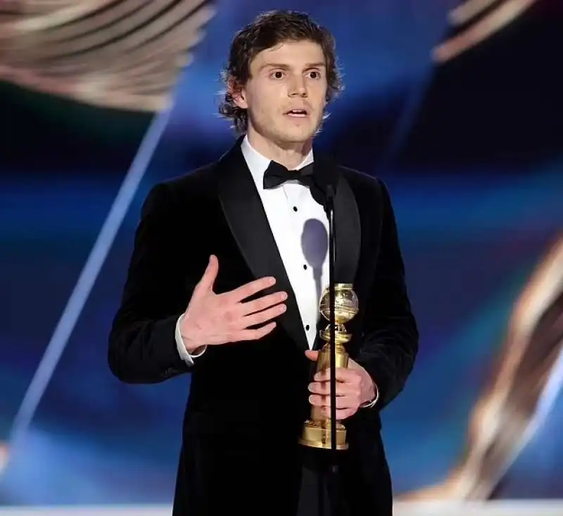 evan peters golden globes