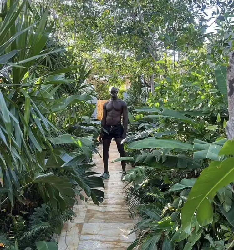 foto di moses sumney postata da emily ratajkowski  