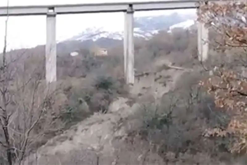 frana viadotto fondo valle sele   irpinia   2