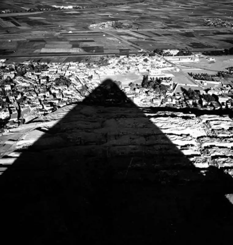 from the top of the great pyramid   lee miller