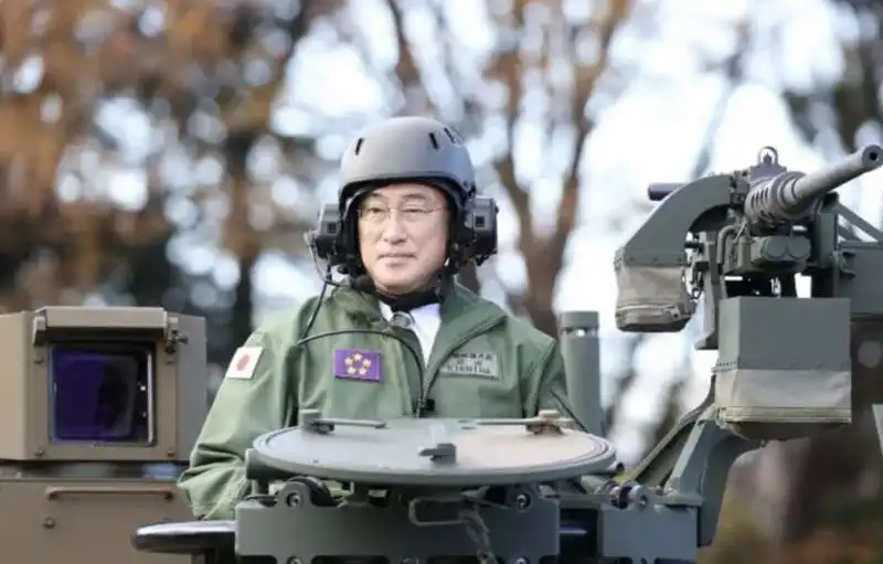 FUMIO KISHIDA ESERCITO