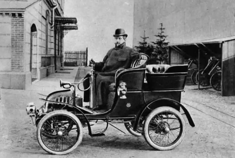 giacomo puccini in automobile1