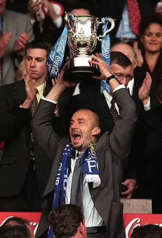 gianluca vialli   fa cup chelsea 2000 