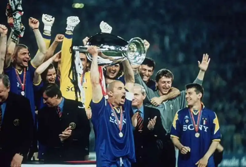 gianluca vialli   vittoria champions league con la juventus 1996 