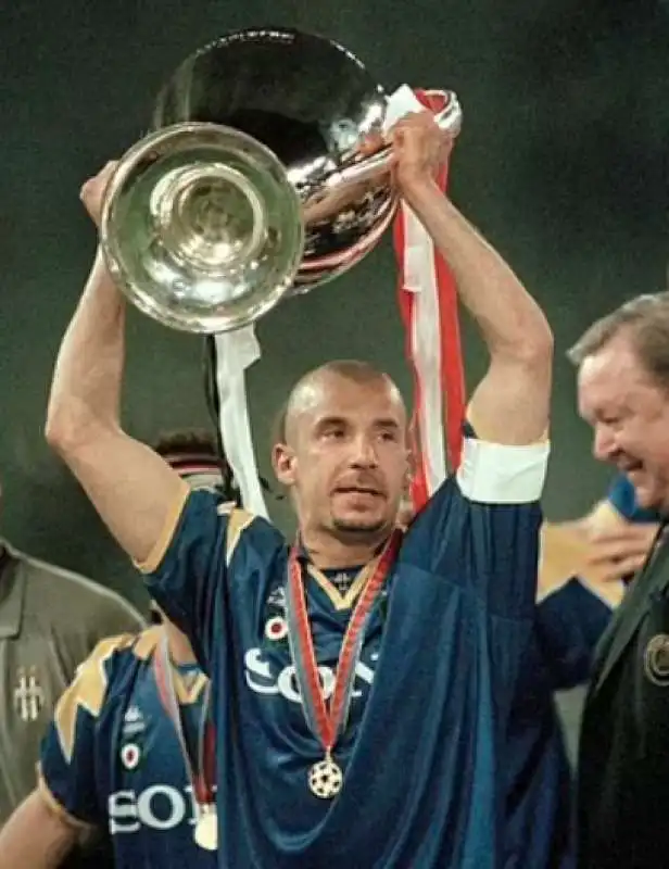 gianluca vialli   vittoria champions league con la juventus 1996  