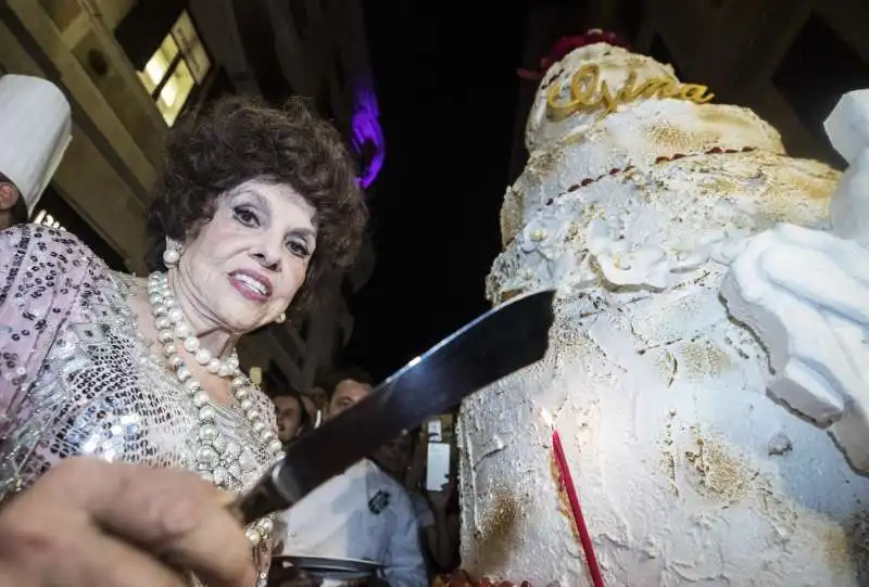 GINA LOLLOBRIGIDA AL SUO 90ESIMO COMPLEANNO