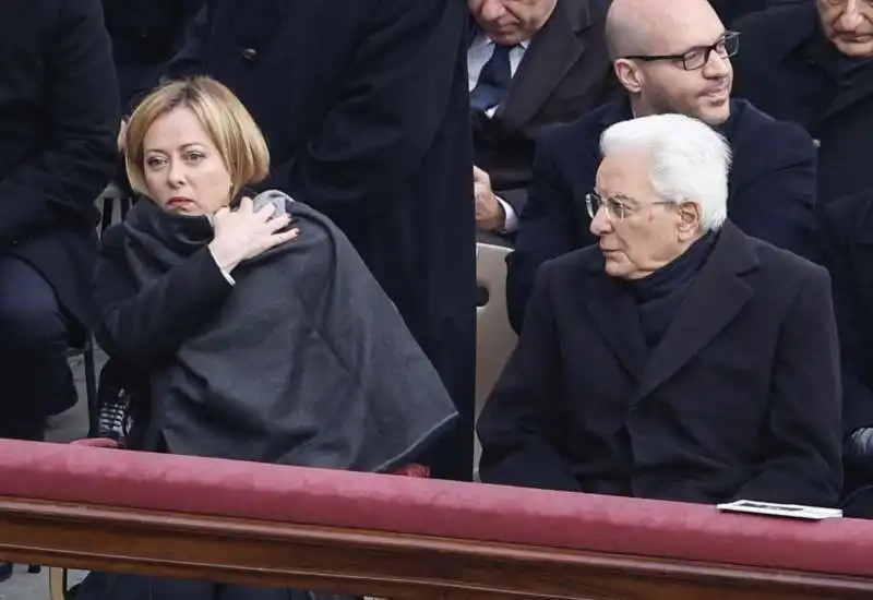 giorgia meloni e sergio mattarella ai funerali di ratzinger