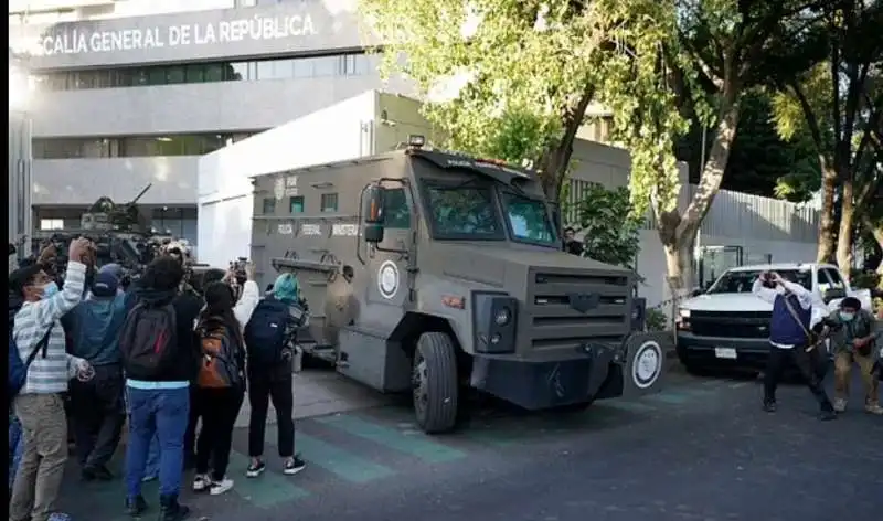 guerriglia dopo l arresto di ovidio guzman a culiacan, messico   6