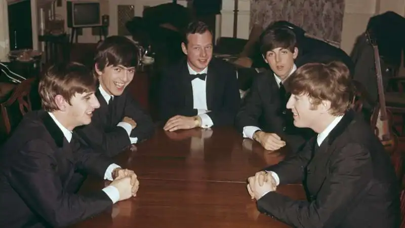 I BEATLES CON BRIAN EPSTEIN 