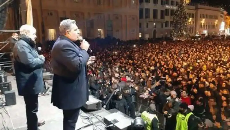 marco bucci e giovanni toti   capodanno genova