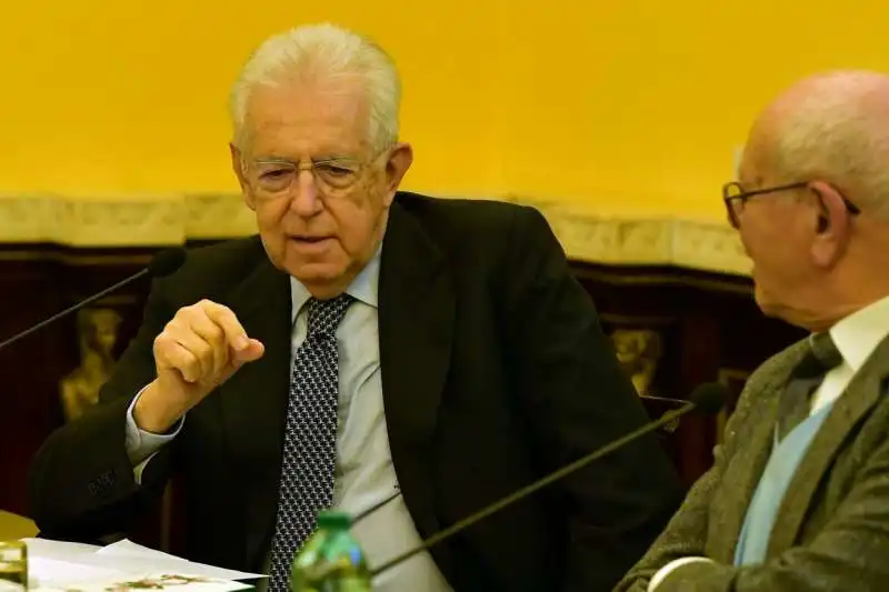 mario monti  emilio giannelli  foto di bacco