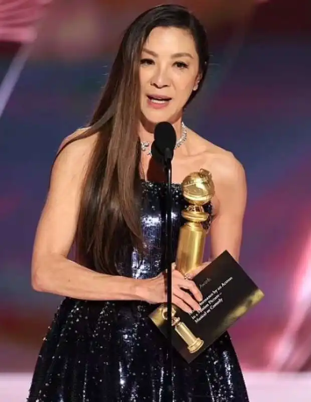 michelle yeoh golden globes