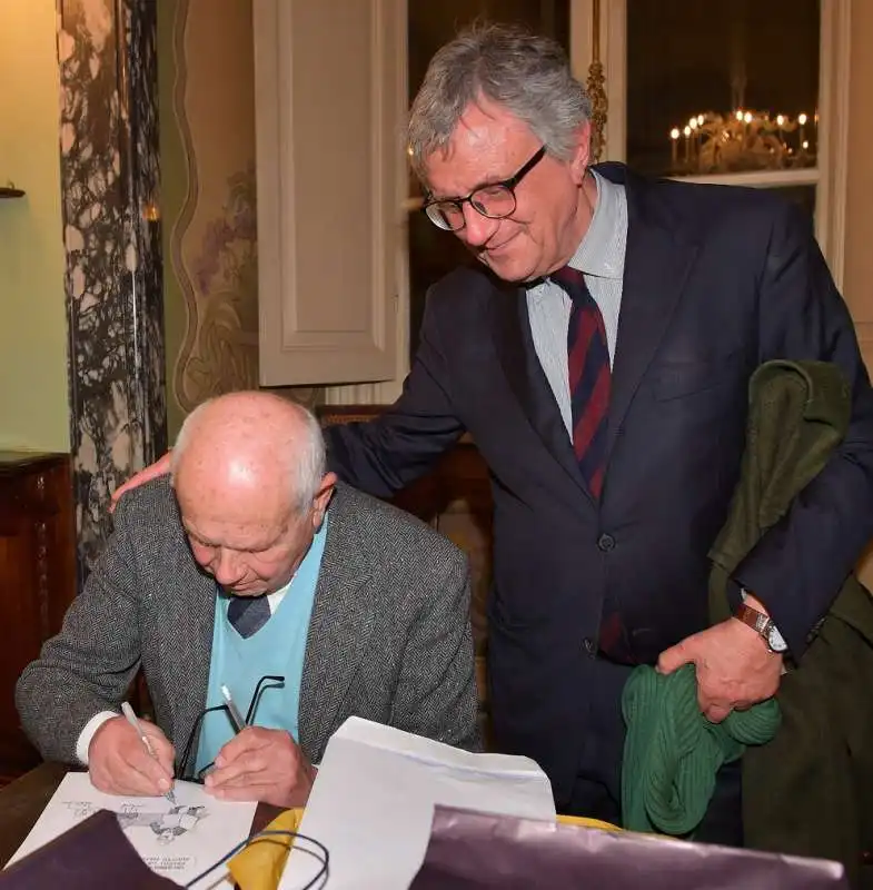 paolo conti con emilio giannelli che disegna la vignetta del giorno  foto di bacco