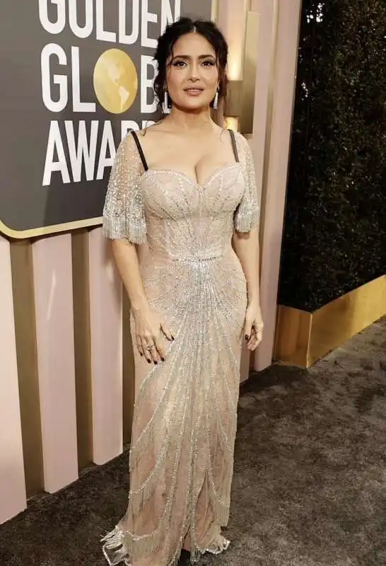 salma hayek ai golden globe 2023    