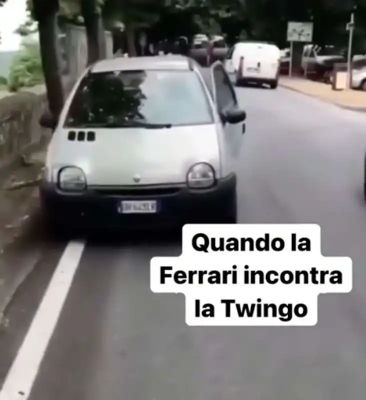 scontro ferrari twingo a cortona  3