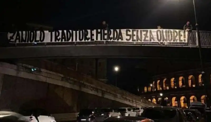 striscione contro zaniolo