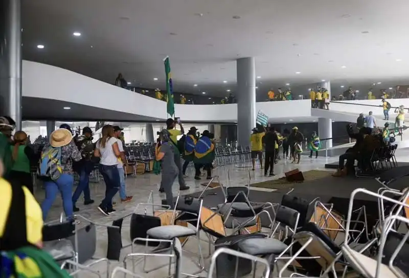 supporter di bolsonaro assaltano al congresso a brasilia   1