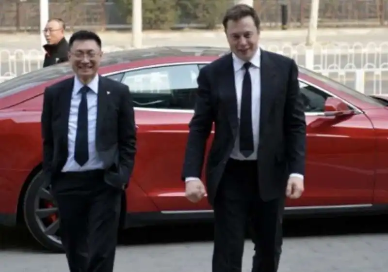 TOM ZHU CON ELON MUSK