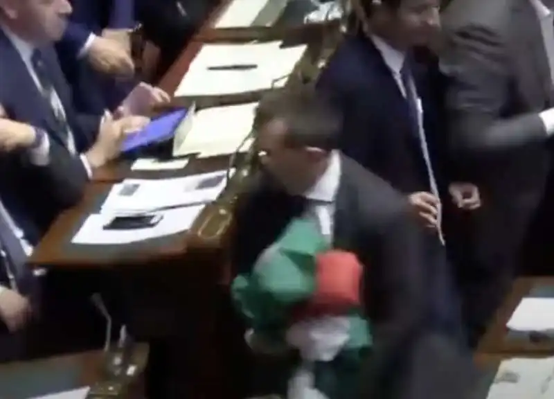 andrea delmastro si porta via il tricolore a montecitorio   1