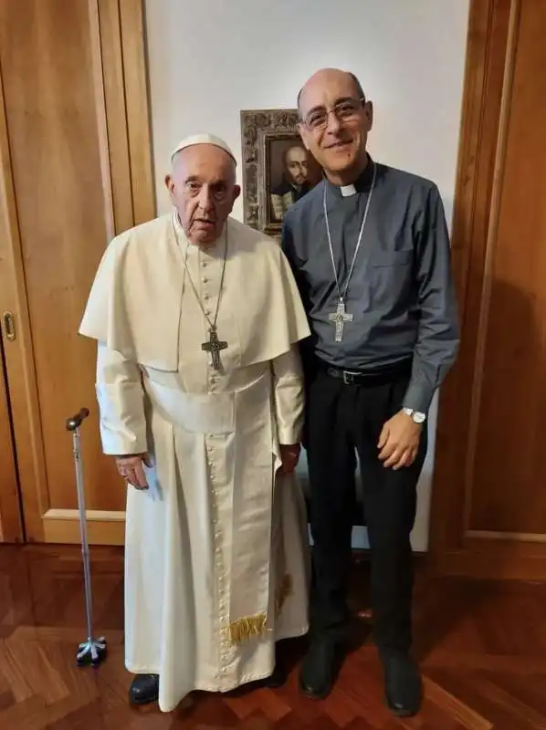 bergoglio con victor manuel fernandez  