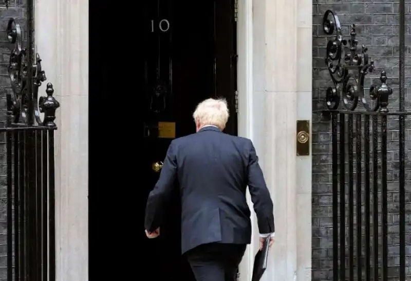 boris johnson a downing street 5