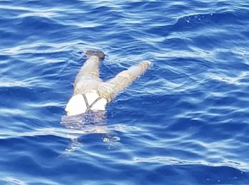 CADAVERE IN ACQUA