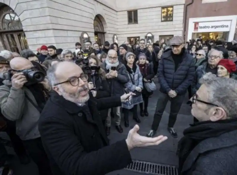 CHRISTIAN RAIMO - SIT IN AL TEATRO ARGENTINA CONTRO LA NOMINA DI LUCA DE FUSCO 