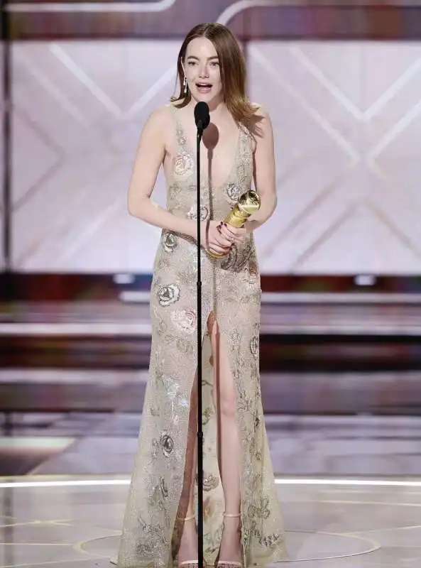 emma stone   golden globe 2024 