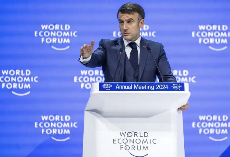 EMMANUEL MACRON A DAVOS