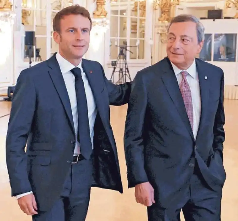 EMMANUEL MACRON E MARIO DRAGHI