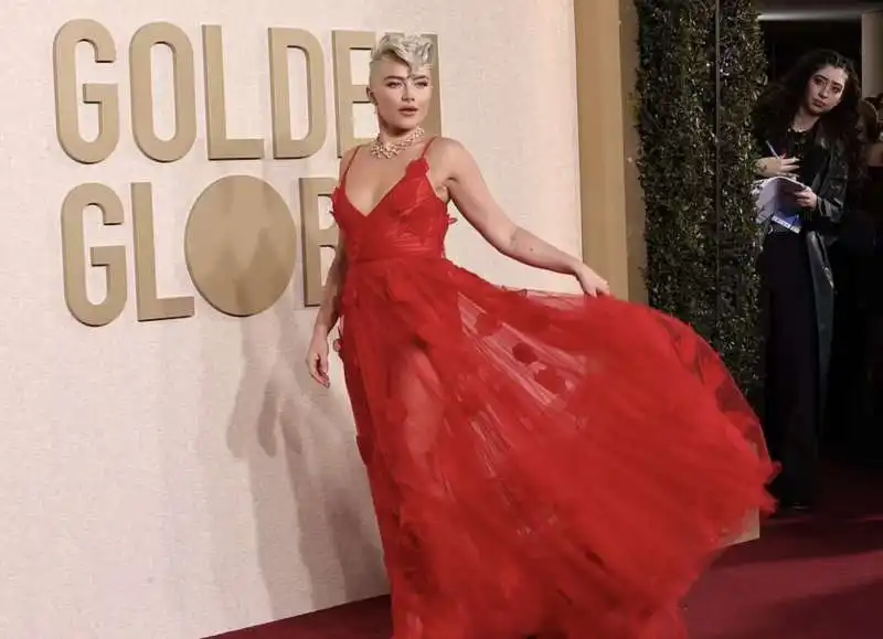 florence pugh   golden globe 2024    