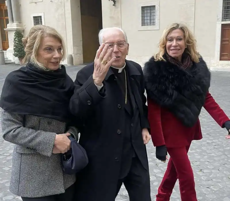 francesca nanni   giovan battista re   melania rizzoli   in vaticano