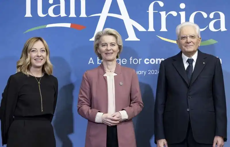 giorgia meloni   ursula von der leyen sergio mattarella   vertice italia africa 