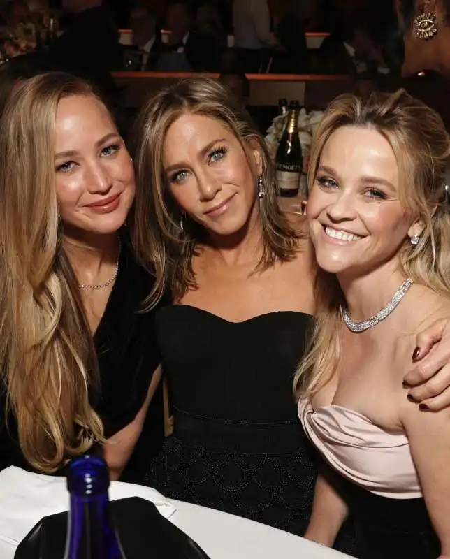 jennifer lawrence   jennifer aniston   reese whiterspoon   golden globe 2024 