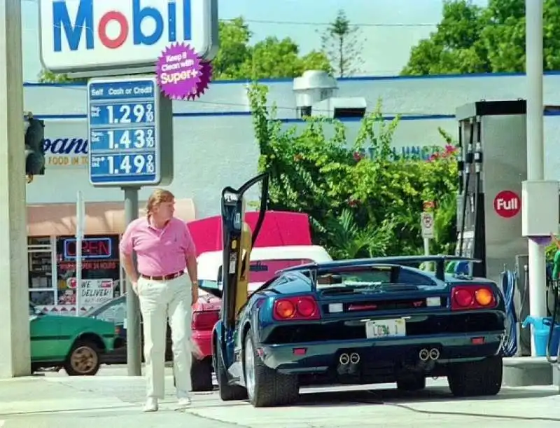 LA LAMBORGHINI DIABLO VT ROADSTER APPARTENUTA A DONALD TRUMP. 