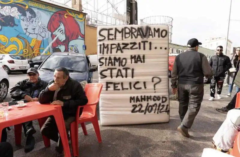 materassi per strada a roma   2