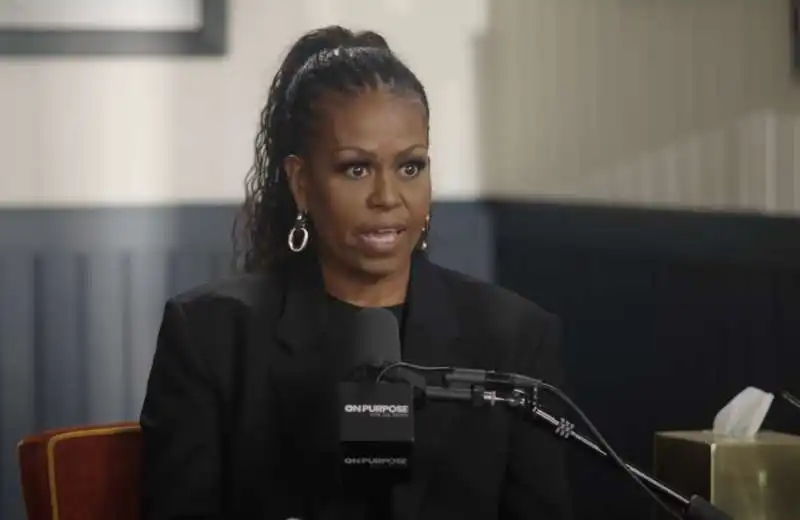 michelle obama ospite al podcast on purpose   3