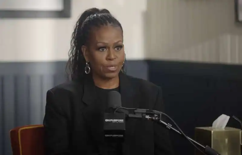 michelle obama ospite al podcast on purpose   7