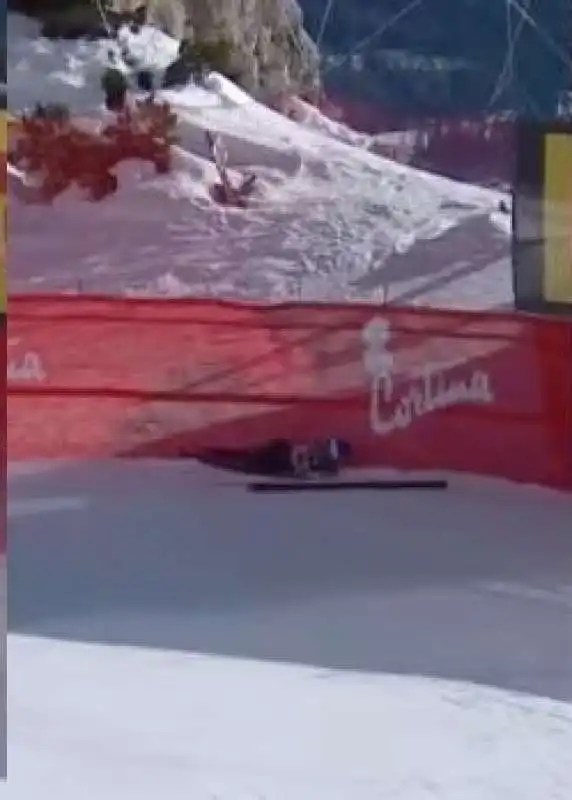 mikaela shiffrin cade durante la discesa di cortina 1