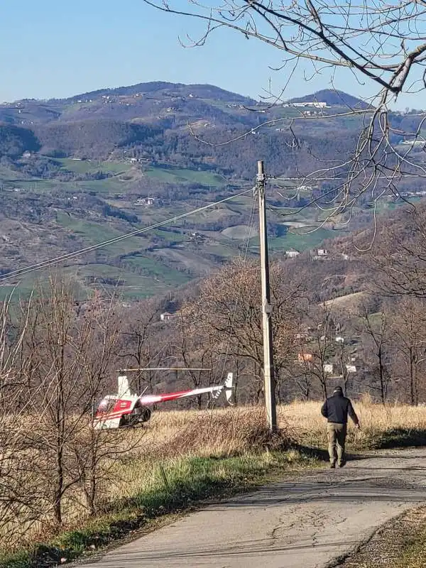 MODENA - CLIENTI ARRIVANO AL RISTORANTE IN ELICOTTERO 