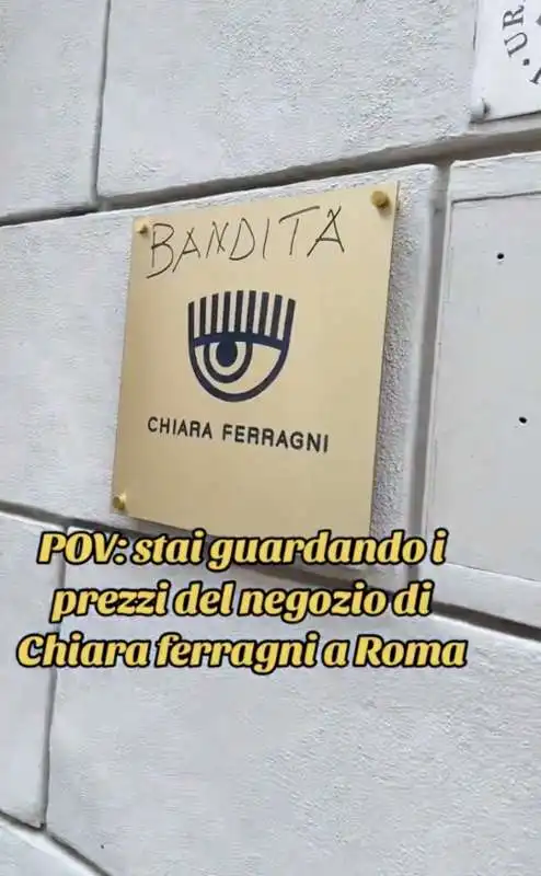 negozio di chiara ferragni vandalizzato a roma  3